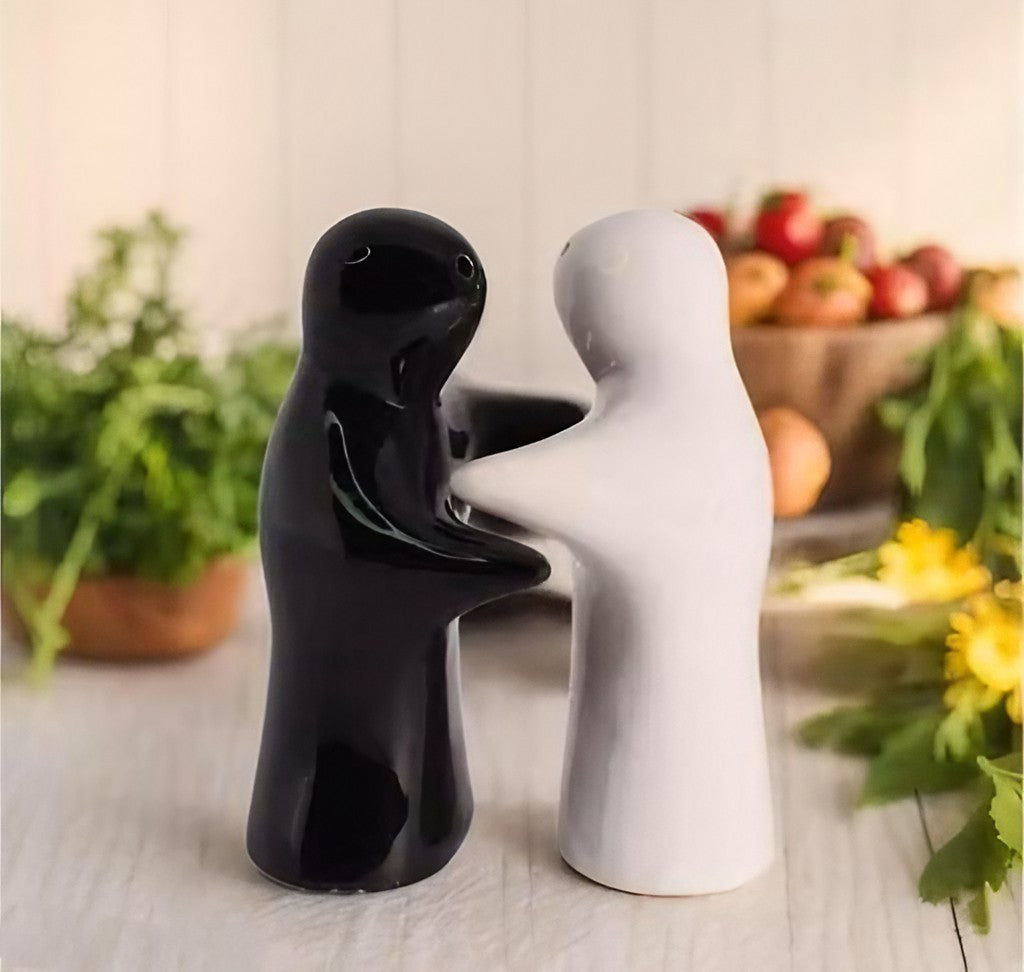 Premium Ceramic Hugging Couple Salt & Pepper Shaker Set
